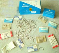 医用双孔弹机孔缝合针