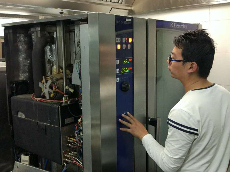 ELECTROLUX万能烤箱维修